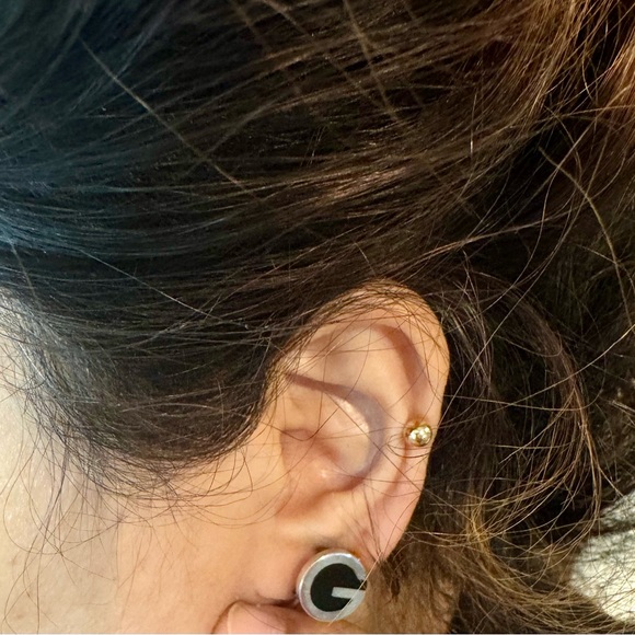 RARE▪️Gucci Vintage GG Stud earrings clip on style - Picture 7 of 8